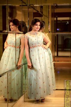 Frock Models, Frocks And Gowns, Gown Party Wear, Frock For Women, Frock Dress, Long Gown Dress, Long Dress Design, Indian Gowns Dresses, Indian Gowns