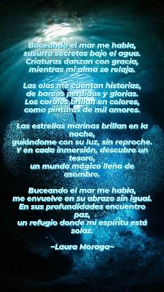 a poem written in spanish on the water with an image of a person swimming underneath it