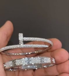 Luxury Designer Silver Jewelry, Women Accessories Jewelry Classy, Silver Luxury Jewelry, Luxury Jewelry Aesthetic, Icy Jewelry, Bracelets Luxury, قلادات متدلية