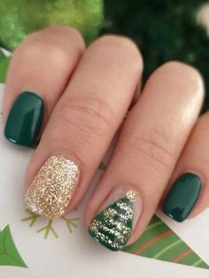 Nail Shapes:Square \nColor:Multicolor \nType:Color Nails \n Christmas Nail Shelac, Christmas Nails 2023 Dip, Green And Gold Pedicure Ideas, Christmas Gel Manicure Ideas, Christmas No Chip Nails, Christmas Simple Nail Designs, Christmas New Years Nails Short, Christmas Nails With Green, Christmas Nails 2023 Trends Green