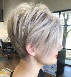 Back Of Pixie Haircut, Mushroom Blonde Hair Color, Hair Color Pixie Cut, Color Pixie Cut, Edgy Pixie Hairstyles, Shaved Pixie, Longer Pixie Haircut, Long Pixie Hairstyles, Pixie Cut With Bangs