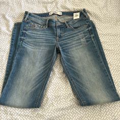 Hollister 5r (27x33) Low Rise, Medium Wash Straight Leg Jeans Equivalent Of Size 4 In Women's Clothing Approximately 7.5 Inch Rise, 31 Inch Inseam, 14.5 Inch Waist 99% Cotton, 1% Elastane New With Tags! Low Rise Jeans Boot Cut, Hollister Jeans Outfits, Low Rise Jeans 2000s, 2000s Low Rise Jeans, 00s Jeans, Holister Jeans, Low Rise Straight Leg Jeans, Ultra Low Rise Jeans, Straight Legged Jeans