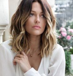 Frisurentrends 2018: Foilyage Wavy Bob Long, Mom Makeup, Happy Video, Family Tips, Medium Long Hair, Hair 2018, Health Life, Trending Hairstyles, Love Family