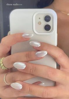 Best Summer Nail Color, White Chrome Nails, Hoco Nails, Makijaż Smokey Eye, Pearl Nails, Summer Nails Colors, Dipped Nails, Minimalist Nails, Classy Nails