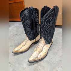 Good Used Condition, Lots Of Life Left! Great Pair Of Statement Boots. Best Fit For Us Women's Size 8 To 8.5 Statement Boots, Western Cowboy Boots, Western Cowboy, Vintage Shoes, Black Cream, White Leather, Snake Skin, Cowboy Boots, Vintage Black