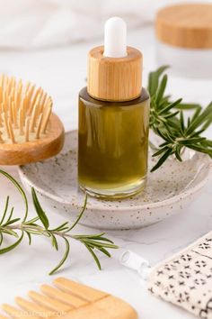 DIY Rosemary Oil for Hair Homemade Hair Growth Oil, Diy Hair Growth Oil, Hair Growth Oil Recipe, Homemade Hair Oil, Growing Long Hair Faster, Herbs For Hair Growth, Natural Hair Growth Oil, Tattoo Plant, Hair Growth Foods