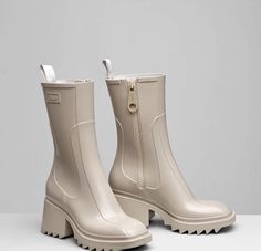 Luxury Chic Beige Heeled Boots, Luxury Modern Beige Boots, Luxury Cream Modern Boots, Luxury Beige Heeled Boots For Women, Luxury Beige Winter Boots, Wag Dr, Rubber Boots, Pretty Shoes, Fall Winter Outfits