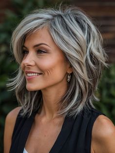 Layered Haircuts For Medium Hair, Haircut And Color, Penteado Cabelo Curto, Medium Hair Cuts, Medium Length Hair Cuts, Grey Hair, Great Hair