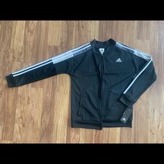 A Vintage-Look Jacket Crafted For Style Off The Field Adidas Jacket Women, Athleisure Jacket, Adidas Zip Up, Adidas Windbreaker, Adidas Track Jacket, Womens Windbreaker, Floral Jacket, Running Jacket, Grey Adidas