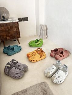 Clog Shoes Outfit, Crocs Pollex Clog, Reps Shoes, Crocs Outfit, Shoes Wallpaper, Shoes Outfit Fashion, Replica Shoes