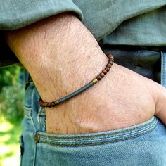 The KOZEN Khaki Green wood Bracelet for men combines natural elegance with a timeless, modern design. Made with genuine wood beads and a handwoven centerpiece in khaki green linen thread, this bracelet offers both refinement and simplicity.  Ideal for men who appreciate a minimalist and authentic style, this bracelet is the perfect choice to add a touch of understated sophistication to your look.  Its adjustable size, thanks to a sliding clasp system, ensures optimal comfort and a perfect fit fo Men Boho, Beaded Bracelet For Men, Linen Thread, Boho Men, Wood Bead Bracelet, Wood Bracelet, Green Wood, Petrol Blue, Mens Beaded Bracelets