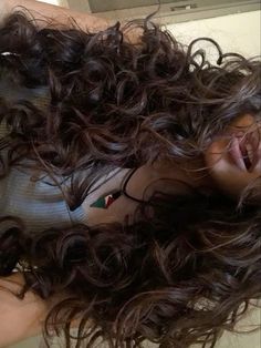 Dark Brown Curly Hair Aesthetic, Long Curly Hair Light Brown, Brown Wavy Hair Aesthetic, Italian Haircut, Fairytale School, Pfp Curly Hair, Wavy Hair Aesthetic, Curly Brown Hair, Brown Curly Hair