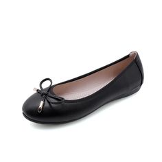 These Macarena women's flat shoes by USS Shoes will add a bit of shine to your summer style. The smooth leather upper is covered in a beautiful butterfly knot design. They are designed in a variety of colors, black, white, and beige, so you can choose the color you prefer. A platform adds height for comfort, while soft, slip-resistant soles provide traction so you can dance the night away. Summer Patent Leather Flats, Slip-on Flats With Bow, Spring Patent Leather Flats With Bow, Round Toe Ballet Flats With Bow, Black Flats With Bow And Round Toe, Black Leather Ballet Flats For Summer, Casual Black Ballet Flats With Bow, Bridesmaid Flats, Foldable Shoes