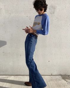 Bell Bottom Jeans Outfit 70s, 80s Rock Outfit, 70s Aesthetic Fashion, Rockstar Aesthetic Outfits, Flare Outfits, Flared Jeans 70s, Bell Bottom Jeans Outfit, Flare Jeans Outfit, Jeans Outfit Men