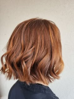 hair hairstyles redhaircolor color Copper Hair On Short Hair, Copper Red Hair Short Bob, Auburn Hair With Blonde Highlights Short, Short Hair Copper Highlights, Autumn Hair Short, Auburn Balayage Bob, Auburn Hair Bob