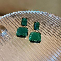 Earrings Model, Fashion Geometric, Jewelry Style, Earring Type, Green Earrings, Glass Crystal, Shape Pattern, Pendant Earrings, Crystal Items