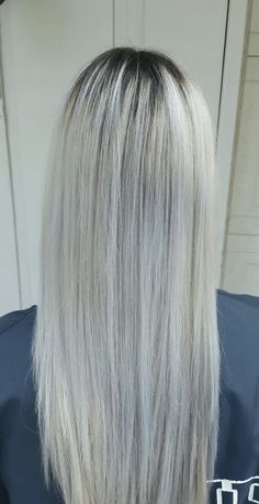 Dark shadow root, Platinum white blonde hair with blue tones. By Amanda. Redken Shades EQ 09b White Hair Shadow Root, White Balayage On Dark Hair, Platinum With Shadow Root, Blonde Hair Kim Kardashian, Platinum Blonde Dark Roots, Dark Shadow Root, Blonde Hair With Blue, Shortish Hair, Root Shadow