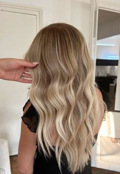 Full Highlights For Dirty Blonde Hair, Balayage Hair Blonde Light, Blonde Hair Color Ideas For Natural Blondes, Full Head Blonde Balayage On Brown Hair, Blonde Root Balayage, Light Brown Hair With Lots Of Blonde Highlights, Summer Hair Blonde Balayage, Blonde But Not Too Blonde, Blonde Hair Highlights With Money Piece