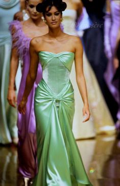 Valentino 90s Couture, Valentino Runway 90s, 90s Runway Dresses, 90’s Runway, 90s Gowns, Vintage Runway Dresses, Valentino 90s, 80s Runway Fashion, Valentino Runway