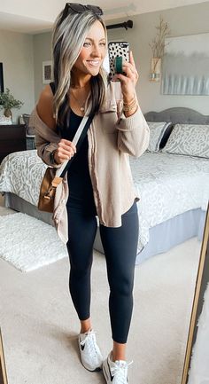 Casual Florida Winter Outfits, Styling Clothes You Already Own, Leggins Outfits Casual, Winter Clothing Ideas, Fall Workout Outfits, Casual Mom Outfits, Cute Athleisure Outfits, Leggings Casual Outfit, Black Leggings Casual