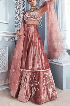 Blouse With Lehenga, Mahima Mahajan, Orang India, Blouse Lehenga, Designer Bridal Lehenga Choli, Saree Bollywood, Indian Outfits Lehenga, Nikkah Dress, Lehnga Dress