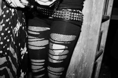 Ripped Tights, Ripped Leggings, Scene Girl, Rocker Chick, Diesel Punk, Rocker Girl, Rock Outfit, Psychobilly, Estilo Punk