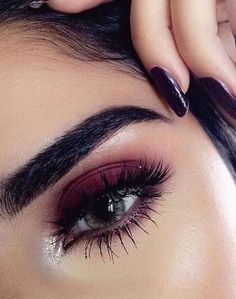 Burgundy Eyeshadow Looks, Burgundy Eyeshadow, Burgundy Makeup, Make Up Inspiration, Beauty Make-up, Fall Makeup, Long Lashes, Makeup Goals, Beauty Ideas