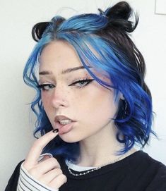 Short Dyed Hair, Split Dyed Hair, Dyed Hair Inspiration, Split Hair, Dye Ideas, Pretty Hair Color, Hair Stylies, Dye My Hair, Hair Dye Colors