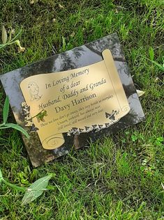 a plaque laying in the grass on top of it's side that says i'm going memory