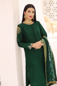 Olive Green Formal Dress, Green Suit Women, Transition Dress, Agha Noor, Green Formal Dresses, Gown With Dupatta, Lace Dress Design, Casual Suits, Latest Dress Design