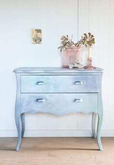 Polly Coulson's mermaid cabine, pastel colours from Chalk Paint®and Pearlescent Glaze. Louis Blue, Furniture Upcycling, Gold Living Room, Pink Vase, Night Stands, Wet Brush, Vintage Cabinets, Chalk Paint Furniture