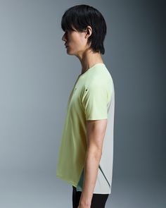 Balancing ultra-light protection with breathability and freedom. A running T-shirt that you can rely on, so you can focus on the run ahead. Blending high-tech fabrics with a minimalist design, this is an extremely lightweight top. All seams are taped, not stitched, so it feels like you're wearing nothing. It's Swiss-engineered to support your sprints, mid-distances, marathons and beyond. Running, unrestrained. Thanks to its sweat-wicking On DryTec™ fabric front, you'll stay fresh even while you Running Marathon, Long Runs, Running Track, Running Accessories, T Shorts, On The Run, Tennis Clothes, Lightweight Tops, Lifestyle Clothing