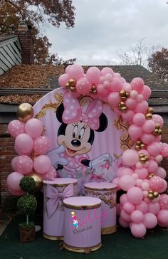 minnie mouse balloon arch with pink and gold balloons