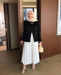 Formal Modest Outfits Hijab, Hijabi Blazer Outfit Formal, Modest Blazer And Skirt Outfits, Hijab Professional Outfits, Hijabi Professional Outfits, Long Skirt Fashion Hijab, Blazer Hijab Outfits, Skirt With Blazer Outfit, Formal Outfits For Women Hijab