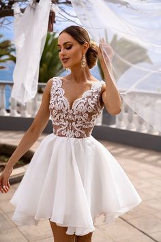 SUKIENKA NA RAMIĄCZKACH Z KORONKOWĄ GÓRĄ LAURA. BIAŁA/ BEŻ | Vestidos de dama de honor elegantes, Vestidos de fiesta brillantes, Vestidos de novia Tulle Short Dress, White Lace Cocktail Dress, Short Graduation Dresses, Short Dress White, White Lace Shorts, Short Prom Dress, Lace Homecoming Dresses, Custom Size Dresses, Lace Short