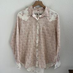 Free People Pearl Snap Button Front Shirt Western Boho Contrasting Prints. New Without Tags. Size: Small Underarm-To-Underarm: 21" Length: 27" | 30.5" Measurements Are Approximate And Taken Flat. 100% Cotton Ob1480416 Item 0233 Boho, Western, Western Boho, Contrasting, Floral, Neutral, Lightweight, Shacket, Shirt, Long Sleeve, Rodeo, Cowboy, Cowgirl, Boyfriend, Pearl Snap Pink Button-up Tops With Button Closure, Pink Floral Print Button-up Shirt, Pink Collared Top With Button Cuffs, Pink Collared Tops With Button Cuffs, Pink Tops With Button Cuffs For Daywear, Vintage Pink Button-up Shirt, Pink Button-up Shirt, Feminine Pink Button-up Blouse, Casual Pink Blouse With Button Cuffs