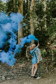 Ensaio de Casal- Angra dos Reis, Rio de Janeiro. #ensaiodecasal #fotografarj #ensaioexternorj #ensaiodecasalrj #angradosreis #fumaçacolorida Fall Gender Reveal Party, Gender Determination, Simple Gender Reveal, Cute Pregnancy Pictures, Baby Boy Quotes