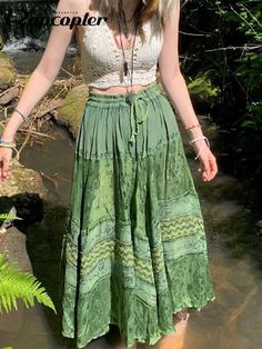 Ireland Fits, Long Skirt Aesthetic, Midi Skirt Y2k, Looks Hippie, Long Green Skirt, Midi Skirt Casual, Stile Boho Chic, Fantasy Clothes, Skirt Aesthetic