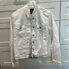 Nwot Gap White Denim Jacket Size M Gap Relaxed Fit Outerwear For Work, Gap Relaxed Fit Fall Outerwear, Gap Relaxed Fit Outerwear For Fall, Gap Everyday Outerwear With Button Closure, Gap Spring Outerwear Relaxed Fit, Gap Relaxed Fit Spring Outerwear, Gap Relaxed Fit Outerwear For Spring, Spring Outerwear By Gap With Relaxed Fit, Gap Everyday Outerwear With Pockets