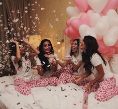 Birthday Pictures Ideas, Adult Slumber Party, Pyjamas Party, Bridesmaid Photoshoot, Birthday Goals, Pj Party, Party Photoshoot, Fun Friends, Bff Goals