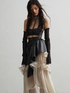 Edgy Lace Outfit, Leather Tube Top, Haute Couture Style, Leather Crop Top, Diy Vetement, Stage Outfits, Ruffle Skirt, Goldfish