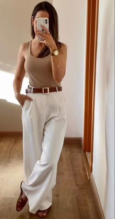 Khaki Pants Outfit Women Work Summer, White Chinos Outfit Women, Casual Chic Outfits Summer Classy Street Styles, White And Khaki Outfit, Feminine Professional, Snappy Casual, Khakis Outfit, Look Office, Casual Outfit Inspiration