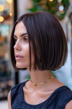 Prada Bob Haircut, Short Round Bob Haircut, Trendy Bob Hairstyles For Fine Hair, Shorter Bob Hairstyles, Italian Bob 2024, Italian Bob Haircut, Hair Color Combinations, Italian Bob, Trendy Bob