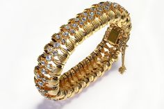 Ciner Bracelet.Vintage Ciner bracelet in very good condition. Approximate Measurements: Length 6.5”. Made in USA. Jack Kornfield, Exotic Jewelry, Jewelry King, Leaf Texture, Gold Diamond Earrings, Bracelet Vintage, Earring Sale, Ancient Wisdom, Buy Vintage