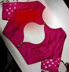 New Blouse Designs 2023 Back, Sky Blue Saree Pink Blouse Designs, Blause Nack Design Back New, Simple Blouse Neck Designs Latest, Blavuj Pettan New Design, Boat Neck Models For Blouses, Blose Desines Back Latest, Boat Neck Back Designs, Blavuj Pettan New