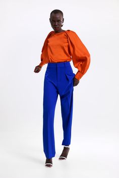 Contrast Outfit, Bright Pants, Orange Outfits, Bright Colored Outfits, Zara Trousers, Colour Combinations Fashion, Color Combos Outfit, Color Combinations For Clothes