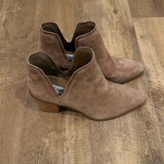 Steve Madden Womens Size 7.5 Havannah Suede 3" Heeled Booties Ankle Boots Taupe Never Worn. They Do Have Two Little Imperfections On The Left Shoe. May Be Able To Buff It Out Or Take It To A Boot Doctor! Questions? Leave A Comment Below! Spring Ankle Booties With Stacked Heel, Ankle-high Booties With Stacked Heel And Medium Width, Spring Ankle Boots With Heel Pull Tab, Ankle-high Booties With Stacked Heel, Spring Ankle Booties With Heel Pull Tab, Casual Spring Boots With Heel Tab, Suede Booties With Stacked Heel, Closed Toe, Spring Boots With Heel Tab, Medium Width, Spring Boots With Heel Tab And Medium Width