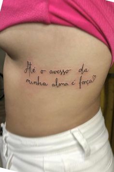 a woman's stomach with the words ate o avero da mama alunae fonda written on it