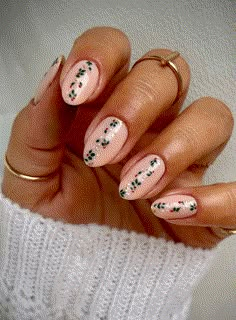 50+ Cute Christmas Nails To Recreate This Holiday Season White Valentines Day Nails, Pedicured Toes, Nail Inspired, Christmas Nail Polish, Nail Ideas Simple, Nail Halloween, Nail Winter, Nail Cute