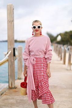 Atlantic - Pacific // Blair Eadie in Bermuda Diy Outfits, Blair Eadie, Look Rose, Looks Street Style, Fashion Weeks, Pink Outfits, Looks Style, Outfit Casual